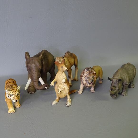 Schleich Safari Animal Lion Tiger Elephant Camel 2000-2005 - Picture 1 of 4